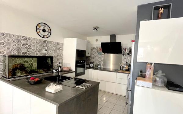 Maison à vendre    3 pièces • 100 m2 Marseille 11