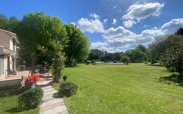 Maison à vendre    6 pièces •  Langon