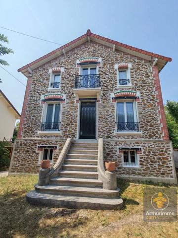 Vente                                                      Maison
                        
                     6 pièces                      103 m2                     à Chelles