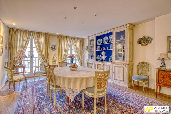 Versailles Rive-Droite Appartement 4 pièces 98.06 m² situé au 2eme étage avec ascenseur, cave et place de parking en sous-sol €780 000 ** - Référence 25539