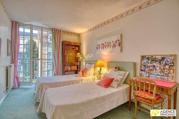 Versailles Rive-Droite Appartement 4 pièces 98.06 m² situé au 2eme étage avec ascenseur, cave et place de parking en sous-sol €780 000 ** - Référence 25539