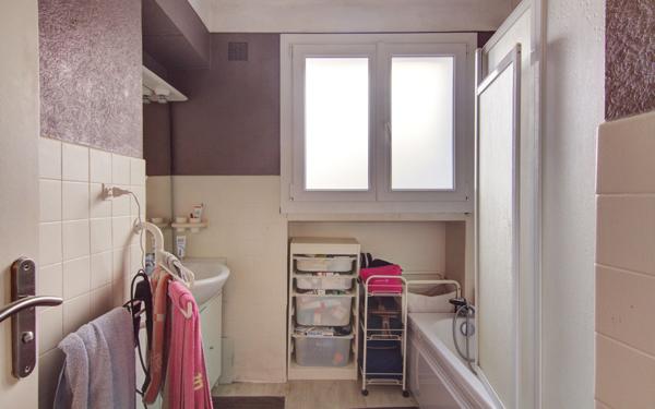 Maison à vendre    3 pièces •  Saint-Martin-la-Plaine