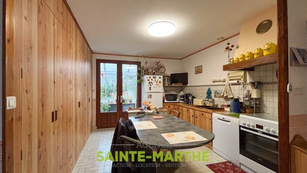 Celles-sur-Belle. Pavillon sur sous-sol. Celles-sur-Belle (79370)