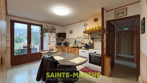 Celles-sur-Belle. Pavillon sur sous-sol. Celles-sur-Belle (79370)