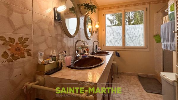 Celles-sur-Belle. Pavillon sur sous-sol. Celles-sur-Belle (79370)