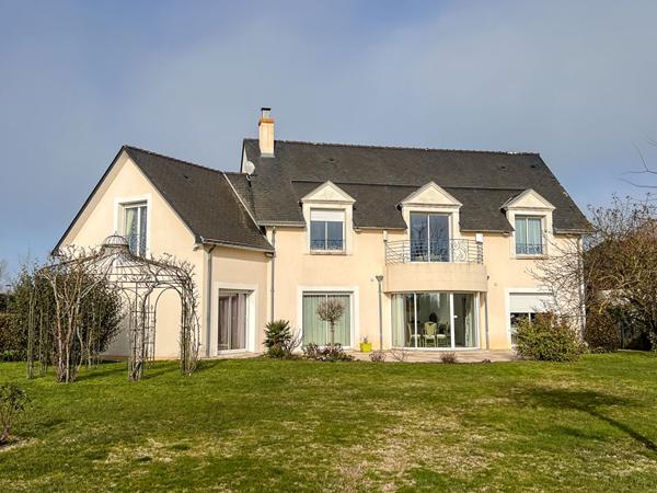 Magnifique maison aux Ponts de Cé quartier Saint Maurille de 5 chambres avec jardin et garage