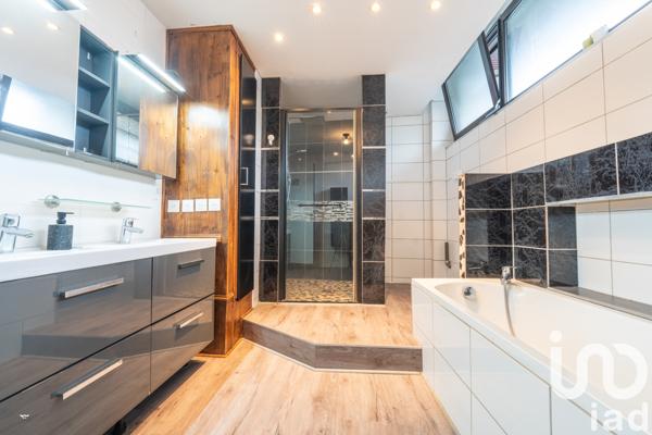 Appartement à vendre 4 pièces 99 m² Cluses