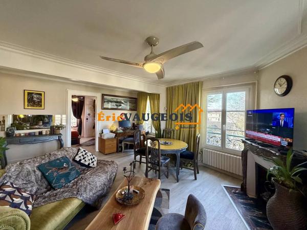 Location                                                      Appartement
                        
                     4 pièces                      86 m2                     à Coulommiers
