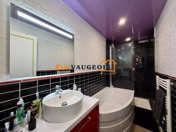 Location                                                      Appartement
                        
                     4 pièces                      86 m2                     à Coulommiers