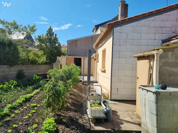 SAINT JULIEN DE CONCELLES, cœur de bourg  maison 3 chambres.