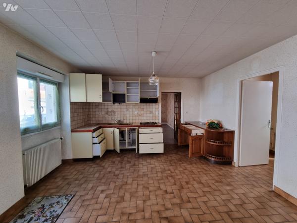 SAINT JULIEN DE CONCELLES, cœur de bourg  maison 3 chambres.