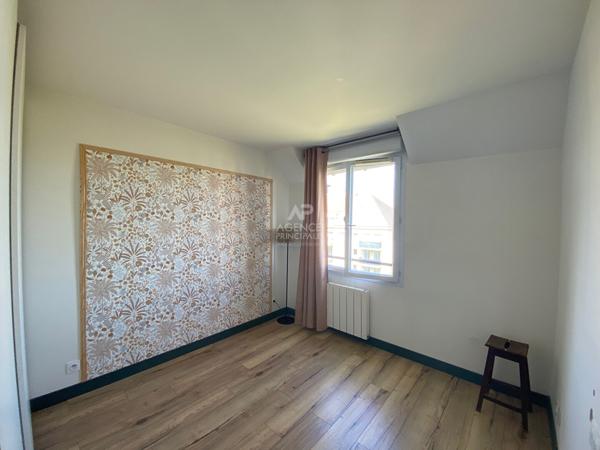 Appartement Pontoise 4 pièce(s) 80.74 m2 Loyer 1 550 €/mois charges comprises **  - Référence  MG11284