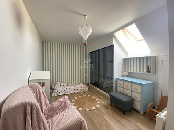 Appartement Pontoise 4 pièce(s) 80.74 m2 Loyer 1 550 €/mois charges comprises **  - Référence  MG11284