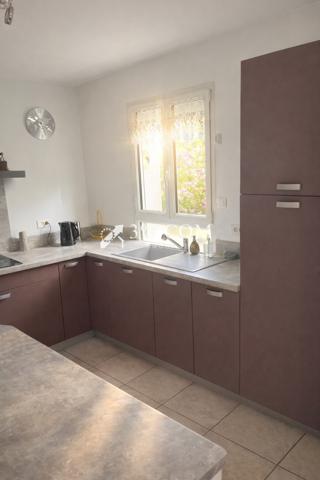 Maison
                                                                                                                                                                                                                                                                                                                        6 pièce(s)                                                                                                                                                                                                          3 chambre(s)                                                                                                                                                                                                          114  m²