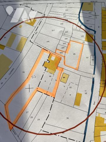 Ancien corps de ferme et terrains