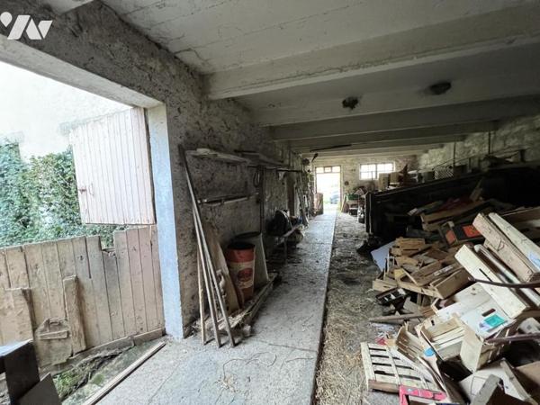 Ancien corps de ferme et terrains