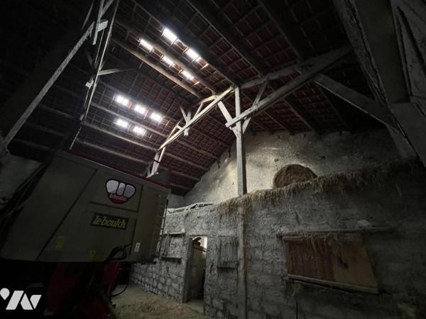 Ancien corps de ferme et terrains