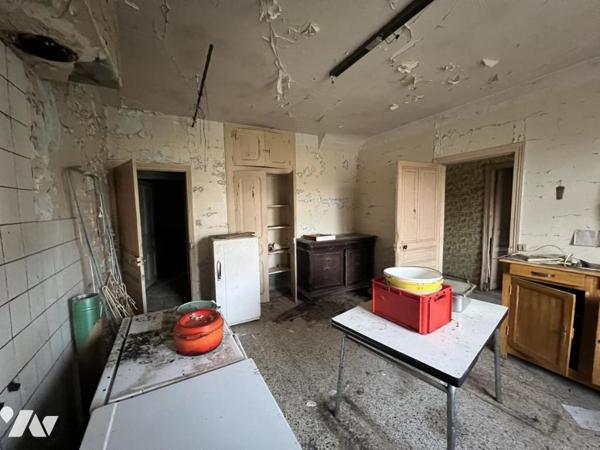 Ancien corps de ferme et terrains