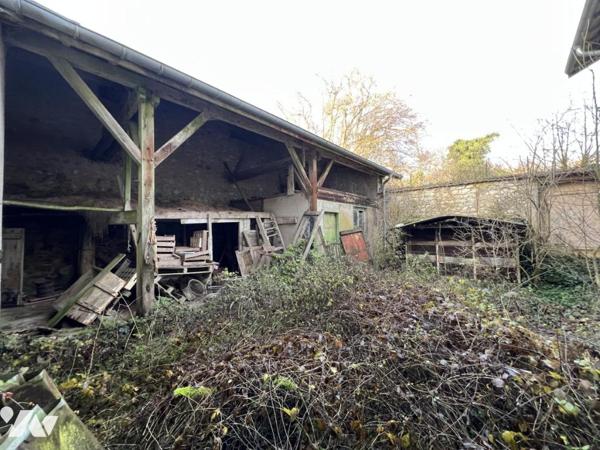 Ancien corps de ferme et terrains