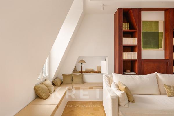 Paris VIIe — Rue de Beaune — Un duplex de caractère signé Sara Skalli