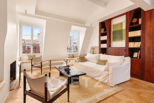 Paris VIIe — Rue de Beaune — Un duplex de caractère signé Sara Skalli
