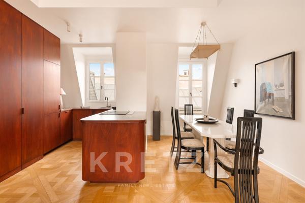 Paris VIIe — Rue de Beaune — Un duplex de caractère signé Sara Skalli