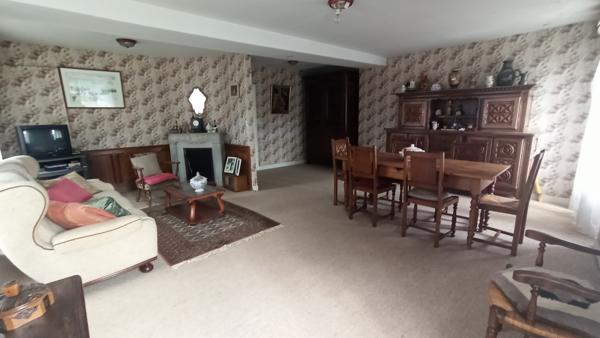 Maison de maître, centre de Brulon