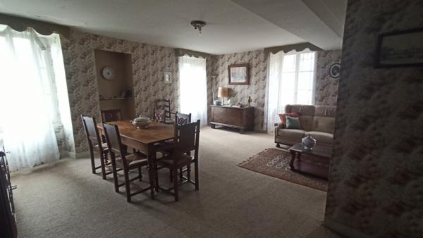 Maison de maître, centre de Brulon