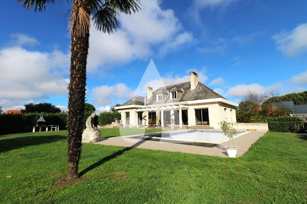 Maison 12 pièces 232.74 m2