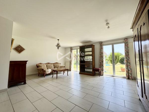 Maison de plain-pied de 2006, 95 m² habitables, 3 chambres, garage, parcelle de 906 m²