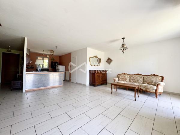 Maison de plain-pied de 2006, 95 m² habitables, 3 chambres, garage, parcelle de 906 m²