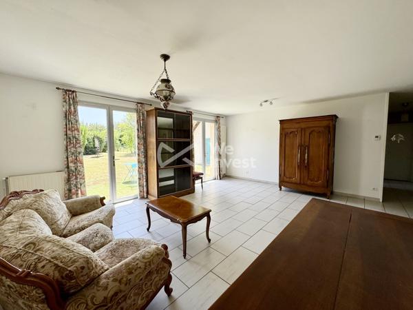 Maison de plain-pied de 2006, 95 m² habitables, 3 chambres, garage, parcelle de 906 m²