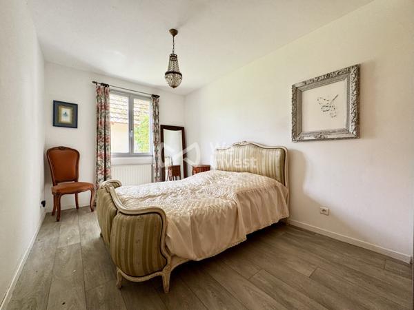 Maison de plain-pied de 2006, 95 m² habitables, 3 chambres, garage, parcelle de 906 m²