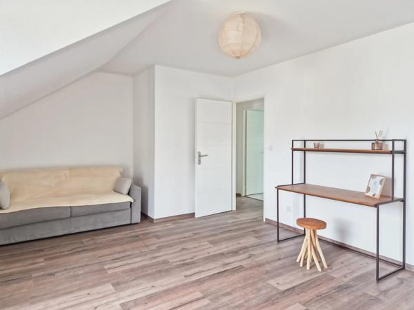 Appartement T3 en duplex avec grande terrasse, centre de Belley