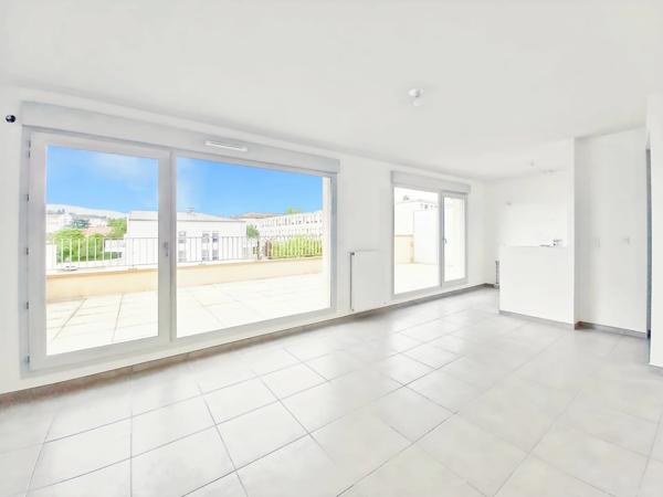 Appartement T3 en duplex avec grande terrasse, centre de Belley