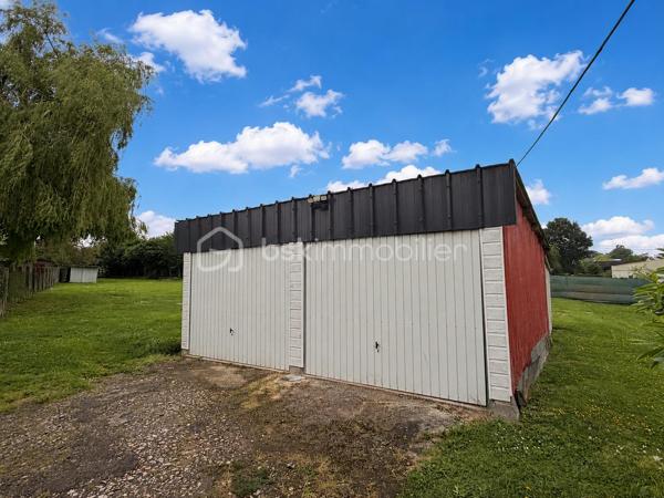 Située dans un hameau, cette maison en pierre offre à ses futurs propriétaires un beau potentiel. 
Nous commencerons la visite par une entrée qui dessert la cuisine aménagée de 17m2 donnant accès direct sur la terrasse et le jardin sans vis à vis. 
Nous poursuivrons la visite du rez-de-chaussée avec le salon-séjour de 31m2, la salle d'eau de 5m2 environ, un wc séparé, un cellier de 4m2, une chambre de 10m2 et un bureau de 8m2. 
Nous continuerons avec la visite de l'étage à finir de rénover. Il est composé d'une chambre de 23m2 au sol et d'un bureau pouvant faire office de dressing de 7m2.
Le mode de chauffage est au fuel, la chaudière a 8 ans. Un poêle à bois a été installé dans le séjour. Une isolation extérieur sur une façade a été réalisée il y a 8 ans.
Coté extérieur, vous pourrez profitez en toute tranquillité de la parcelle de 1600m2 entièrement close et sans vis à vis. 
Coté stockage, un double garage. 
Alors, un intérêt pour cette maison ? Appelez-moi pour plus de renseignements et peut-être fixer une visite.