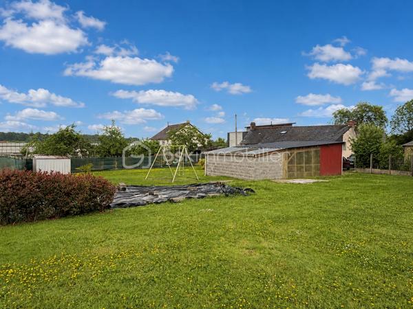 Située dans un hameau, cette maison en pierre offre à ses futurs propriétaires un beau potentiel. 
Nous commencerons la visite par une entrée qui dessert la cuisine aménagée de 17m2 donnant accès direct sur la terrasse et le jardin sans vis à vis. 
Nous poursuivrons la visite du rez-de-chaussée avec le salon-séjour de 31m2, la salle d'eau de 5m2 environ, un wc séparé, un cellier de 4m2, une chambre de 10m2 et un bureau de 8m2. 
Nous continuerons avec la visite de l'étage à finir de rénover. Il est composé d'une chambre de 23m2 au sol et d'un bureau pouvant faire office de dressing de 7m2.
Le mode de chauffage est au fuel, la chaudière a 8 ans. Un poêle à bois a été installé dans le séjour. Une isolation extérieur sur une façade a été réalisée il y a 8 ans.
Coté extérieur, vous pourrez profitez en toute tranquillité de la parcelle de 1600m2 entièrement close et sans vis à vis. 
Coté stockage, un double garage. 
Alors, un intérêt pour cette maison ? Appelez-moi pour plus de renseignements et peut-être fixer une visite.