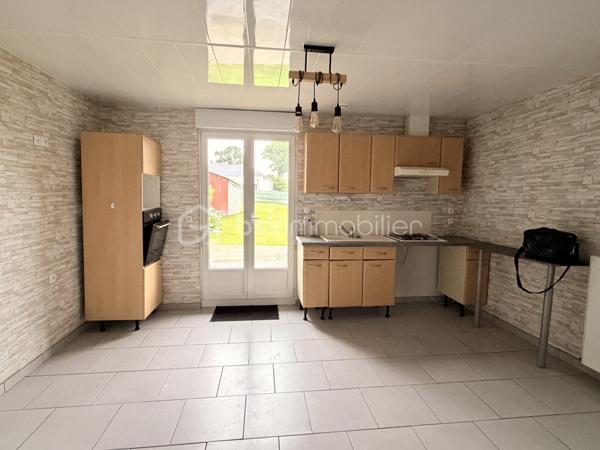 Située dans un hameau, cette maison en pierre offre à ses futurs propriétaires un beau potentiel. 
Nous commencerons la visite par une entrée qui dessert la cuisine aménagée de 17m2 donnant accès direct sur la terrasse et le jardin sans vis à vis. 
Nous poursuivrons la visite du rez-de-chaussée avec le salon-séjour de 31m2, la salle d'eau de 5m2 environ, un wc séparé, un cellier de 4m2, une chambre de 10m2 et un bureau de 8m2. 
Nous continuerons avec la visite de l'étage à finir de rénover. Il est composé d'une chambre de 23m2 au sol et d'un bureau pouvant faire office de dressing de 7m2.
Le mode de chauffage est au fuel, la chaudière a 8 ans. Un poêle à bois a été installé dans le séjour. Une isolation extérieur sur une façade a été réalisée il y a 8 ans.
Coté extérieur, vous pourrez profitez en toute tranquillité de la parcelle de 1600m2 entièrement close et sans vis à vis. 
Coté stockage, un double garage. 
Alors, un intérêt pour cette maison ? Appelez-moi pour plus de renseignements et peut-être fixer une visite.