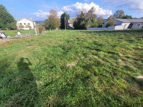Terrain de 853 m2 à viabiliser, proche centre d'Yssingeaux quartier calme