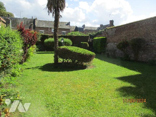 A HAM (SOMME) 80400, maison de style 
Terrain, bâtiment (dont partie Garage)