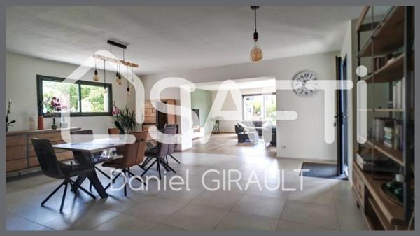 Belle proprièté dans le centre de Saujon commerces et services à proximité