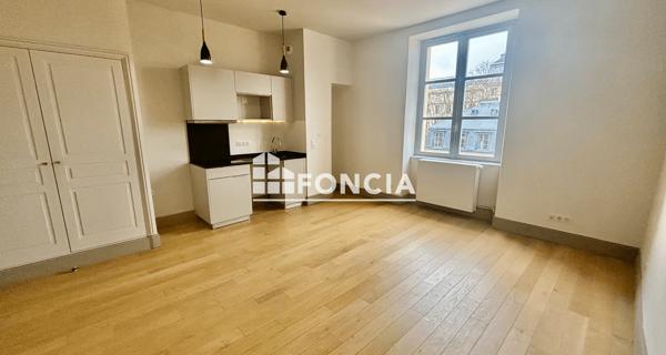 Location Appartement 2 pièces 39.9 m² - Versailles 78000