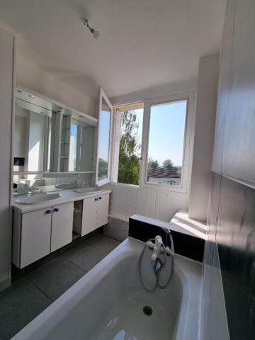 Appartement Gray 4 pièce(s) 77 m2