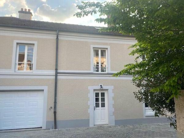 Appartement à louer  1 pièce •  Bures-sur-Yvette
