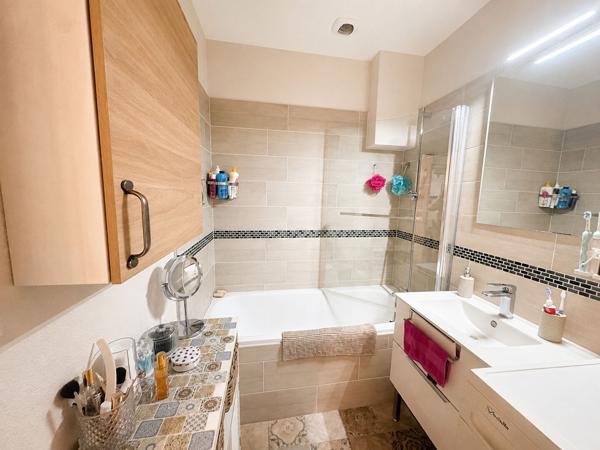 ROQUEVAIRE - Appartement - 162 000 € ** *