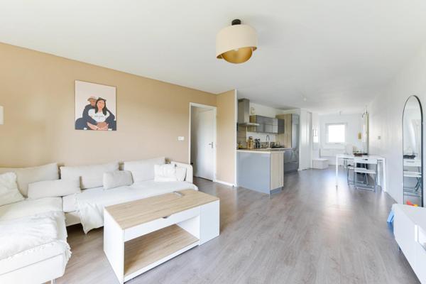 Appartement lumineux avec balcon et 2 places de parking