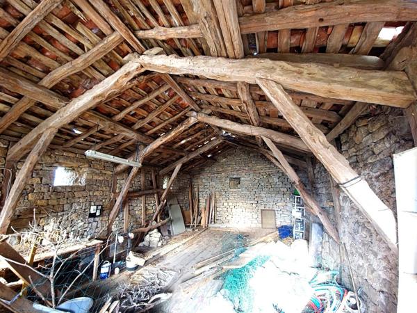 Maison et dépendances dans un hameau, proche de Verfeil Verfeil sur seye