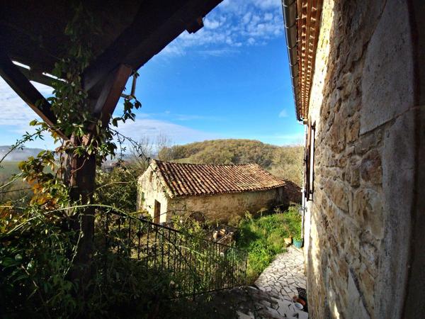 Maison et dépendances dans un hameau, proche de Verfeil Verfeil sur seye
