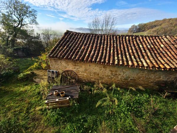 Maison et dépendances dans un hameau, proche de Verfeil Verfeil sur seye