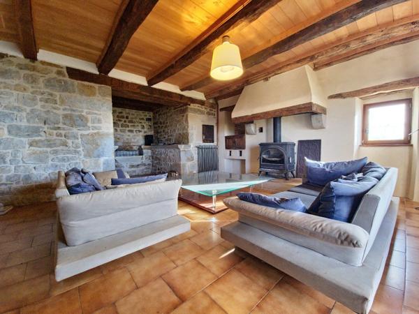 Maison et dépendances dans un hameau, proche de Verfeil Verfeil sur seye